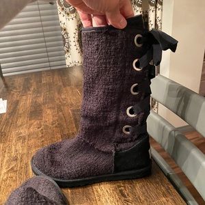 UGG Heirloom Lace Up Boot size 6